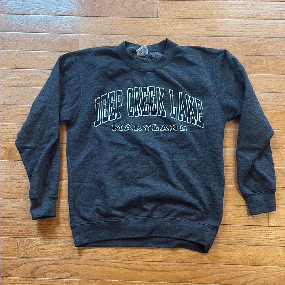 Deep Creek Lake Maryland. Crew neck sweat shirt. Adult small / Kids XL. EUC